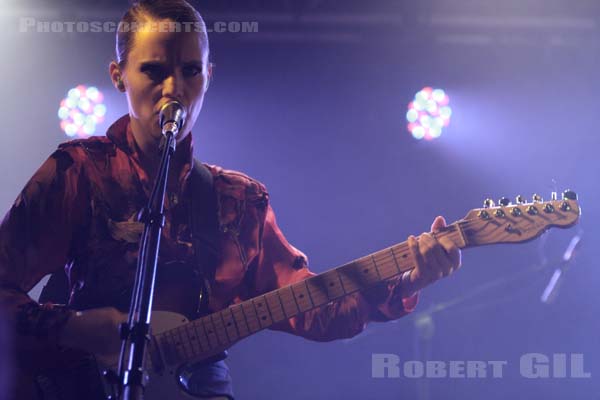 ANNA CALVI - 2010-11-04 - PARIS - La Boule Noire - 